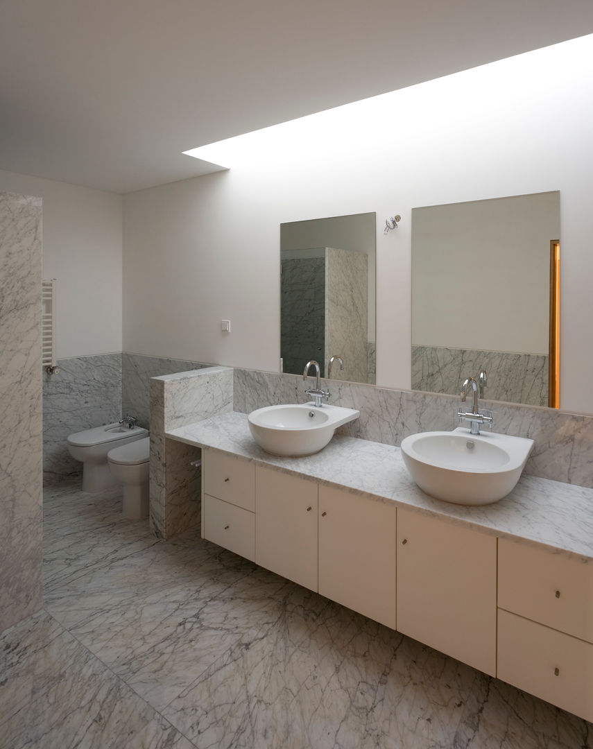 Casa em Francelos, ABPROJECTOS ABPROJECTOS Modern bathroom