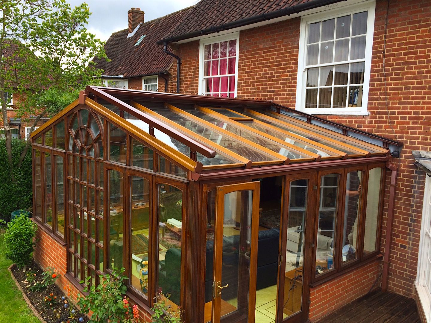 External Roof Blind Installation in Welwyn Garden City. homify Puertas y ventanas de estilo moderno Persianas