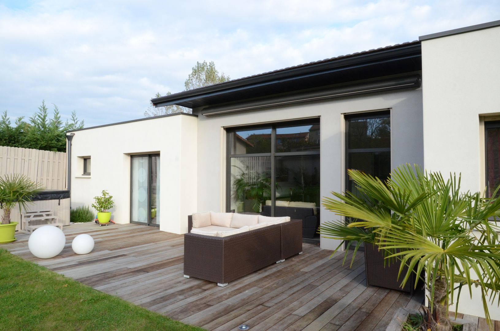 Maison de plain pied au style épuré, Pierre Bernard Création Pierre Bernard Création Modern Houses