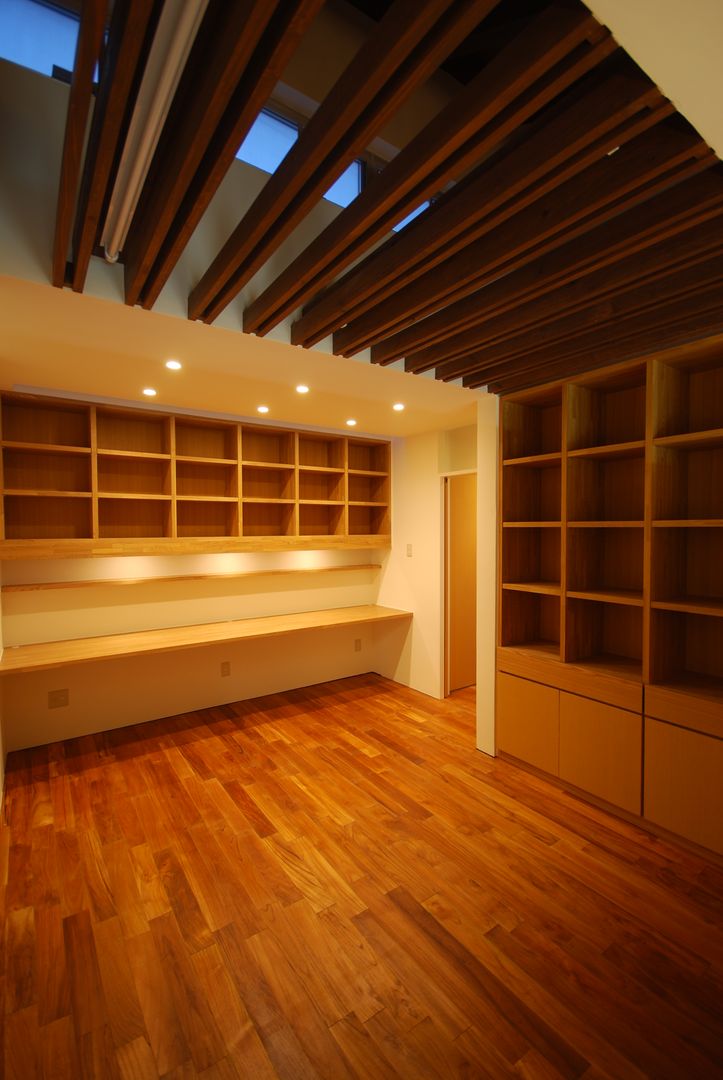 SKM-HOUSE, 門一級建築士事務所 門一級建築士事務所 Asian style study/office Wood Wood effect