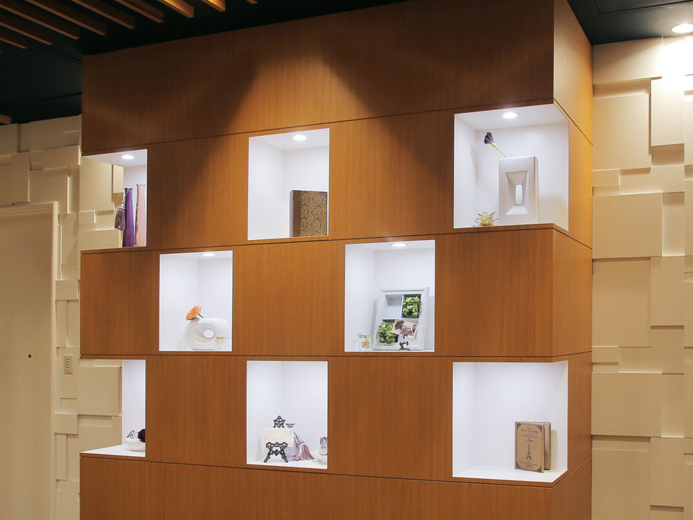 Display shelves Shinobu Koizumi Design Office Commercial spaces Wood Wood effect Commercial Spaces