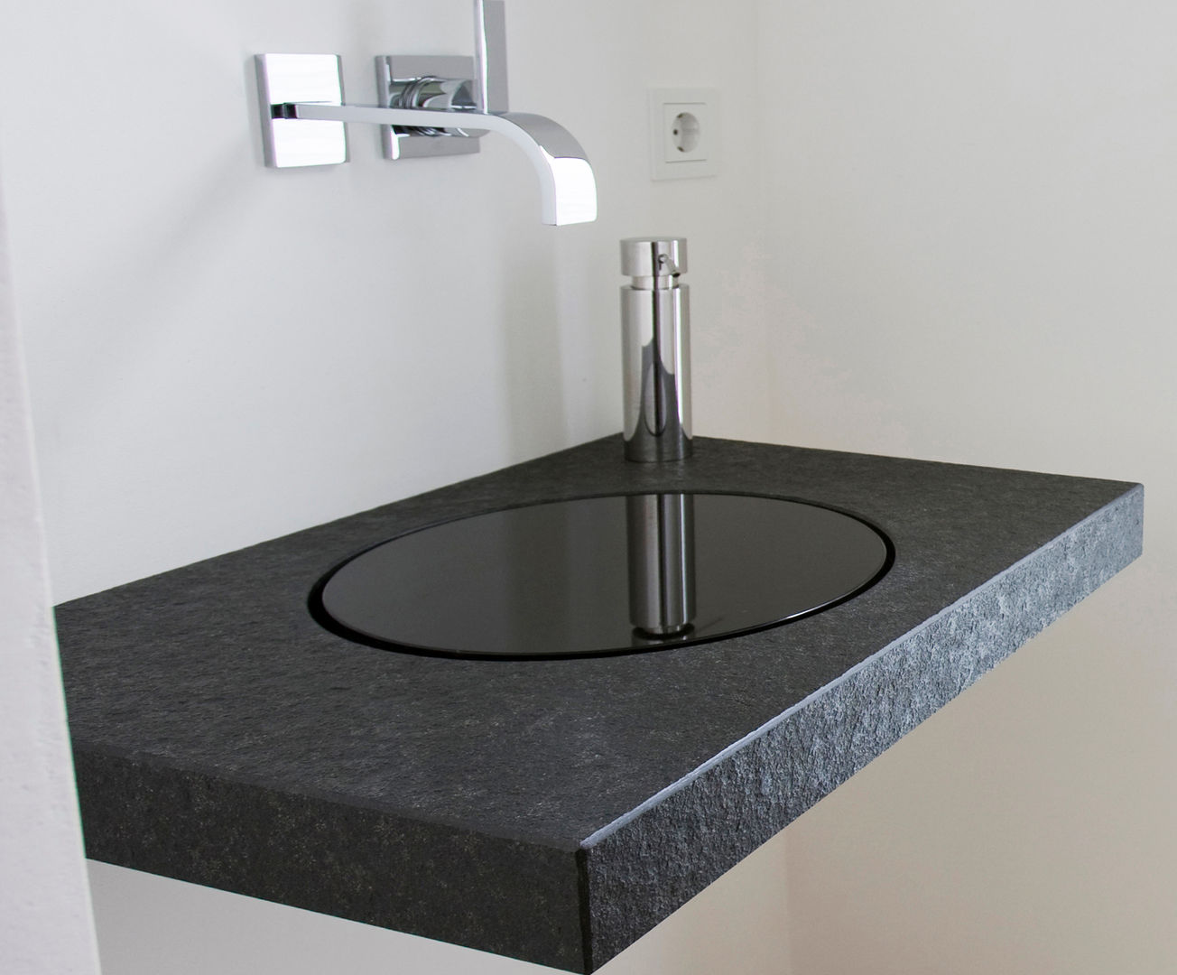 baqua - innovative Badlösungen - die neue Art zu Duschen / bodenebene Duschen , natursteinwolf GmbH & Co. KG - die natursteinmanufaktur natursteinwolf GmbH & Co. KG - die natursteinmanufaktur Modern bathroom Granite