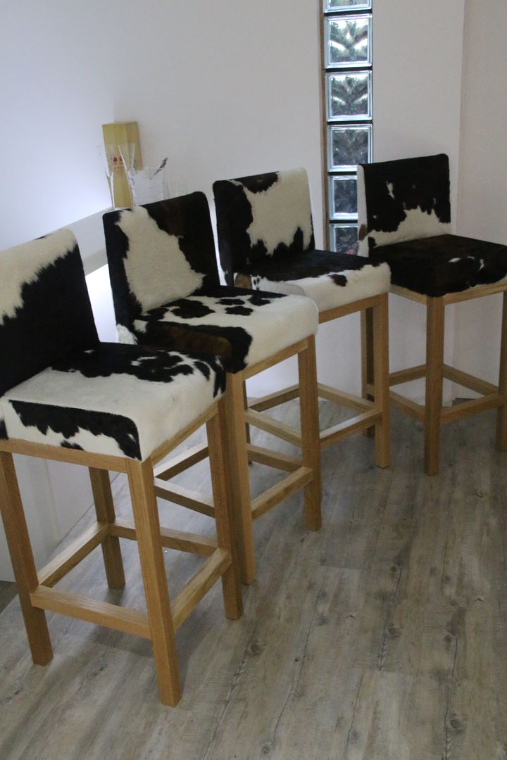 black and white cowhide kitchen stools Hide and Stitch ห้องครัว โต๊ะและเก้าอี้