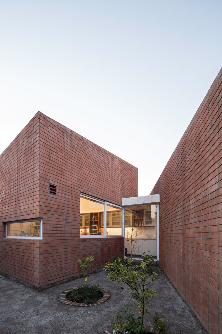 Casa_Bloques & Patios, Swett Arquitectos Swett Arquitectos Nhà