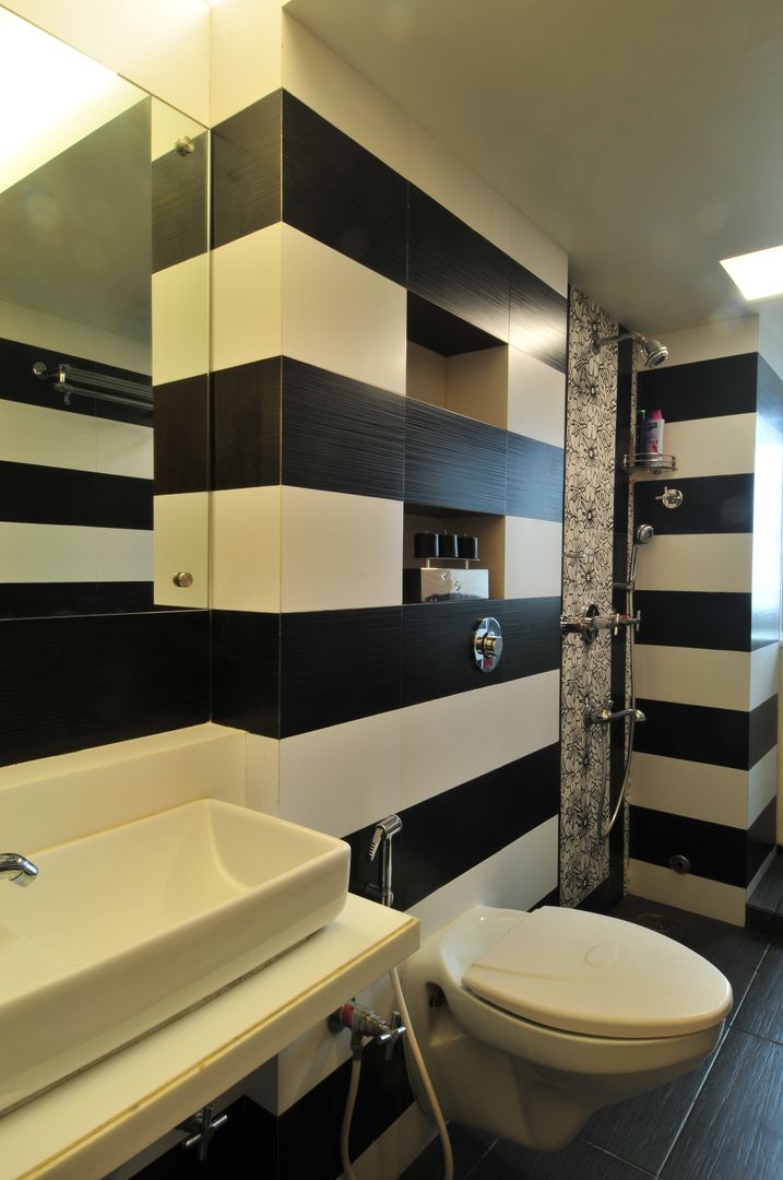 homify Modern bathroom Tiles