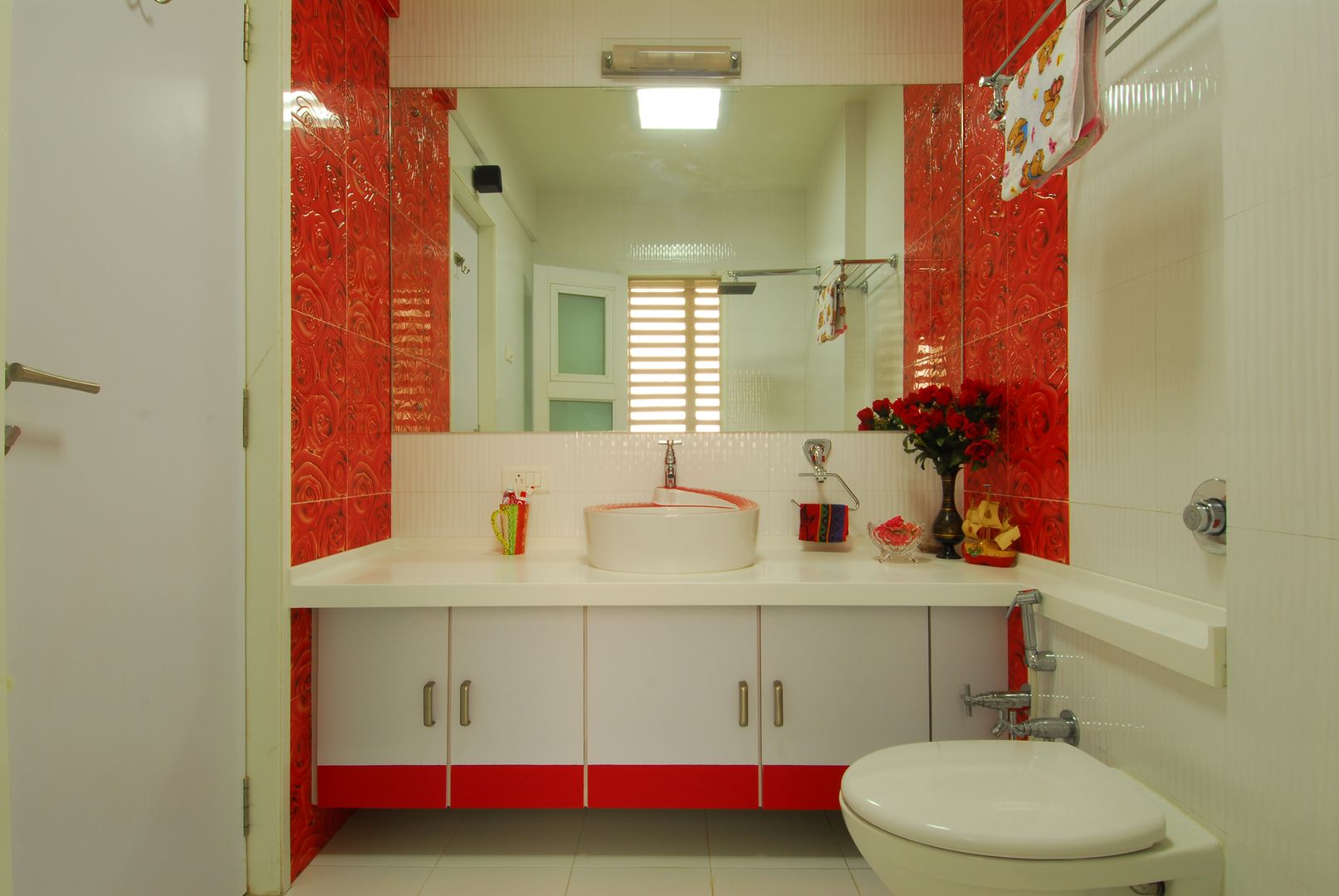 homify Baños de estilo moderno Azulejos