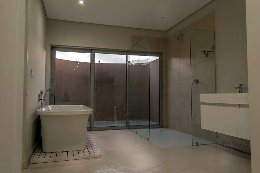 HSE Venter/Dilks, CA Architects CA Architects Ванная комната в стиле минимализм