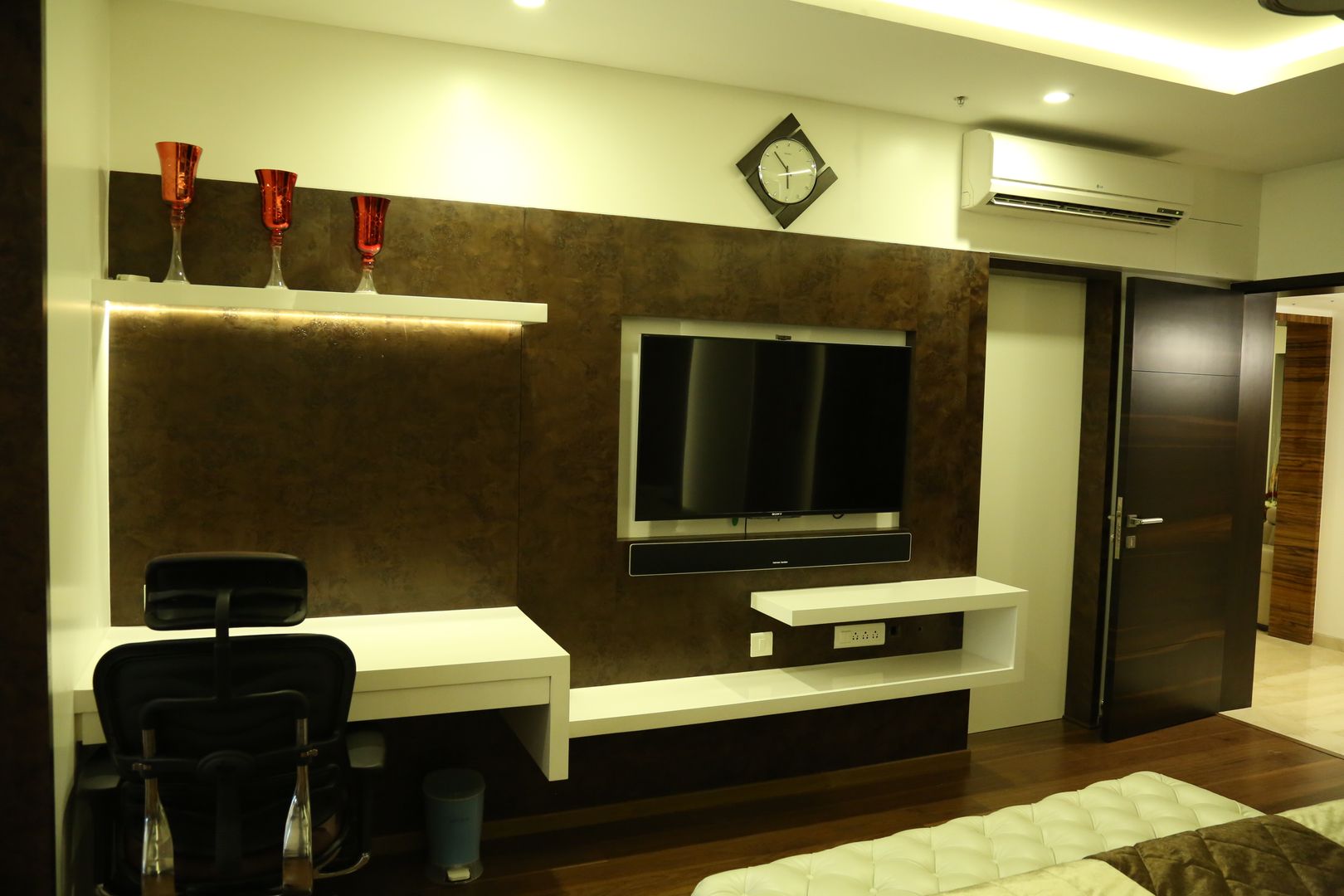 Apartment interiors at Sattva Luxuria, Studio Stimulus Studio Stimulus Modern style bedroom