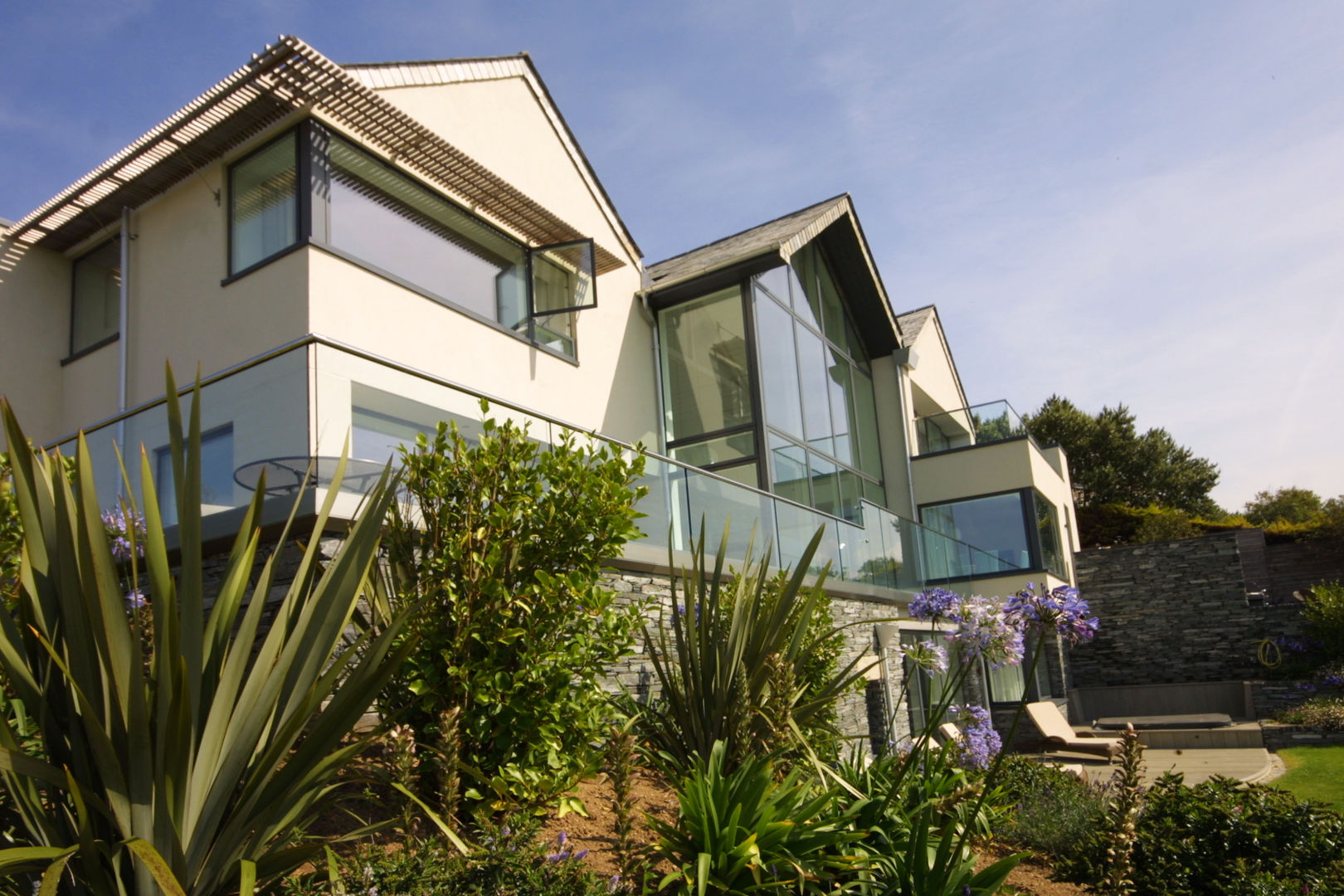 Replacement Dwelling in Trebetherick Cornwall by Arco2 Arco2 Architecture Ltd Modern houses Replacement dwelling, Architects Cornwall, architecture Cornwall, arco2 architects, eco friendly architects, sustainable architects, sustainable architecture, architecture by the sea, beach house architecture,