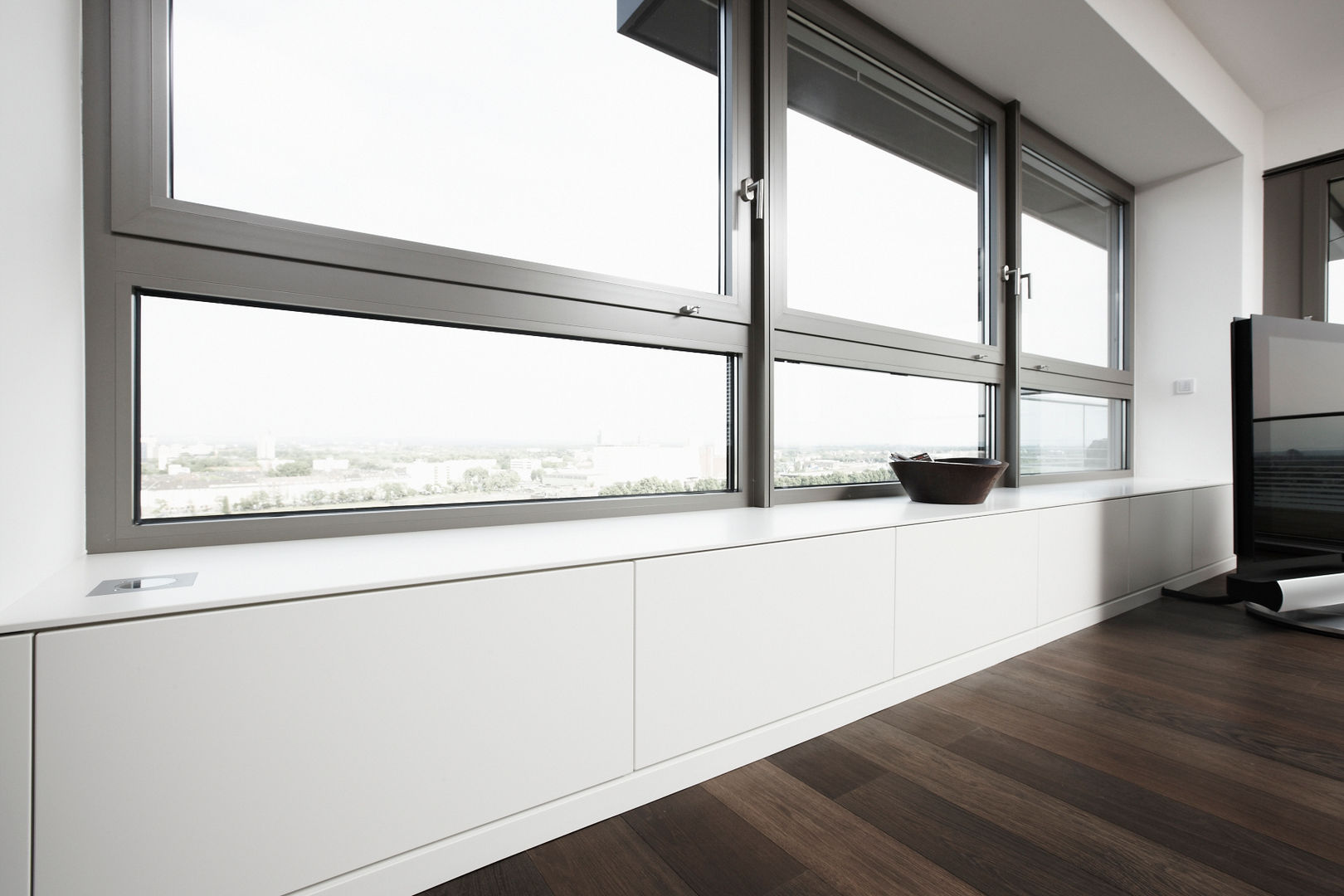 homify Puertas y ventanas modernas