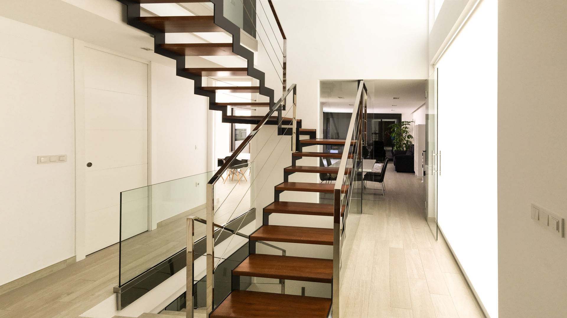 Casa Condesa, arqubo arquitectos arqubo arquitectos Modern corridor, hallway & stairs Solid Wood Multicolored