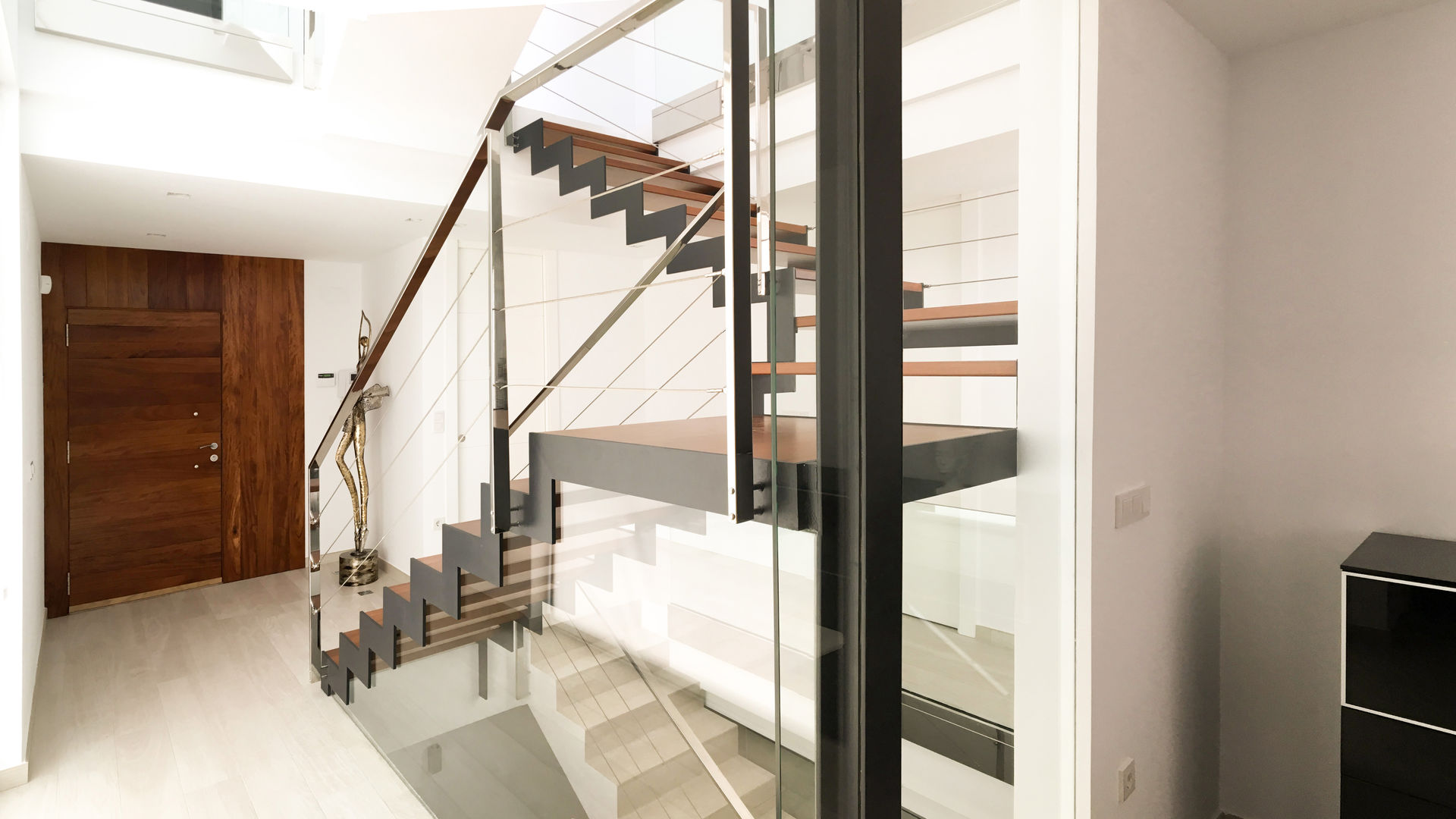 Casa Condesa, arqubo arquitectos arqubo arquitectos Modern corridor, hallway & stairs Solid Wood Multicolored