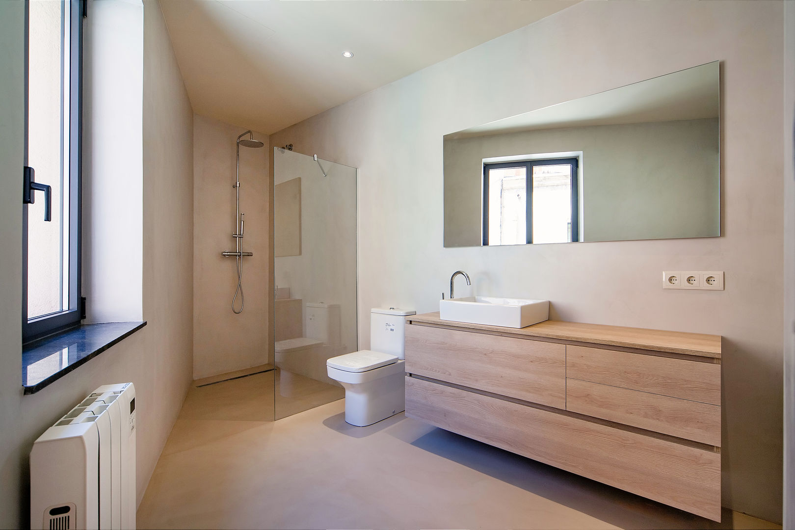 CASA FIGUERETES, Lara Pujol | Interiorismo & Proyectos de diseño Lara Pujol | Interiorismo & Proyectos de diseño Mediterranean style bathroom