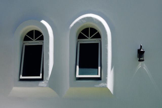 residencia Caballero, Excelencia en Diseño Excelencia en Diseño Colonial style windows & doors Bricks