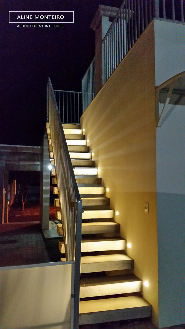 Residência de veraneio 02, Monteiro arquitetura e interiores Monteiro arquitetura e interiores Modern corridor, hallway & stairs