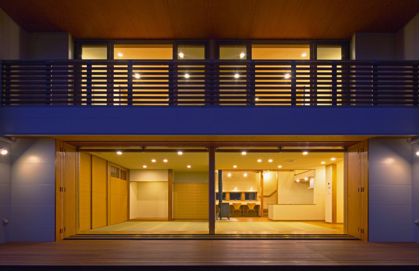 続き間と大開口の家, かんばら設計室 かんばら設計室 Balcones y terrazas de estilo ecléctico