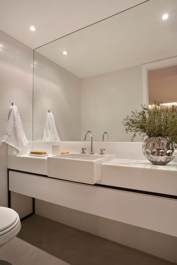 Apartamento decorado Calper, Gisele Taranto Arquitetura Gisele Taranto Arquitetura Modern style bathrooms