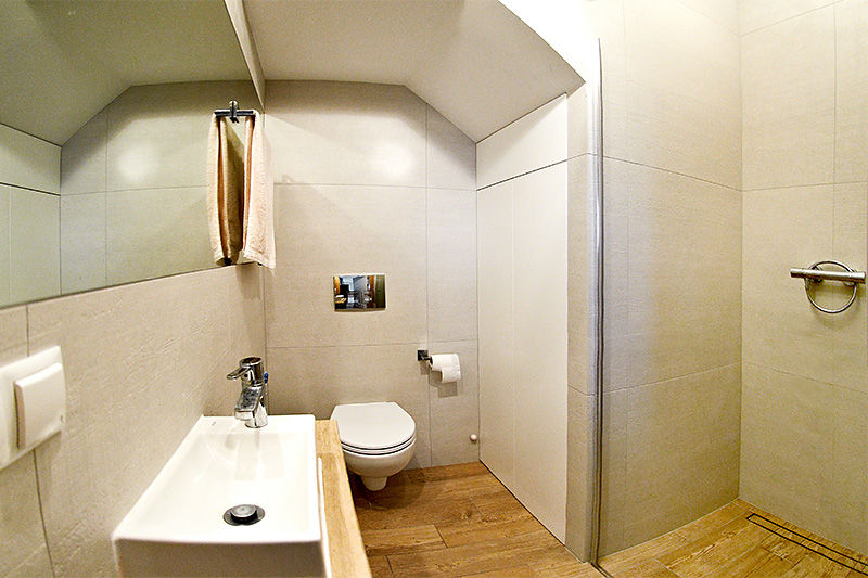 homify Modern Banyo