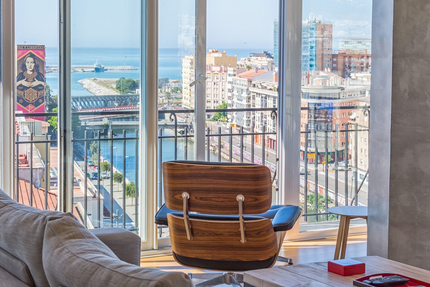 Vistas a la Bahía de Málaga, Espacios y Luz Fotografía Espacios y Luz Fotografía Livings de estilo moderno