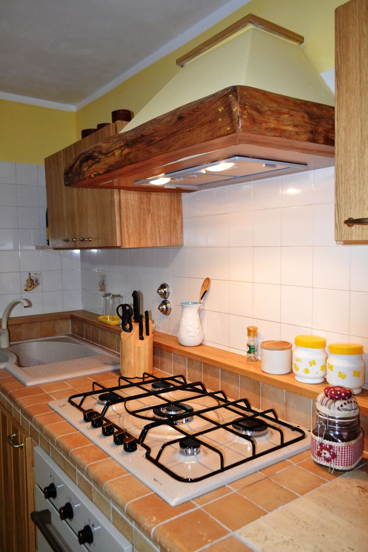 ​M_M Cucina country chic, T.A. arredo_arredamento su misura T.A. arredo_arredamento su misura Cozinhas rústicas