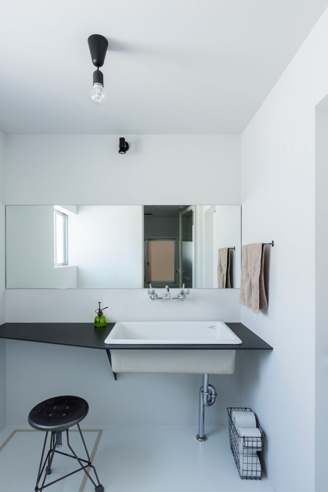 ishibe house, ALTS DESIGN OFFICE ALTS DESIGN OFFICE حمام حديد