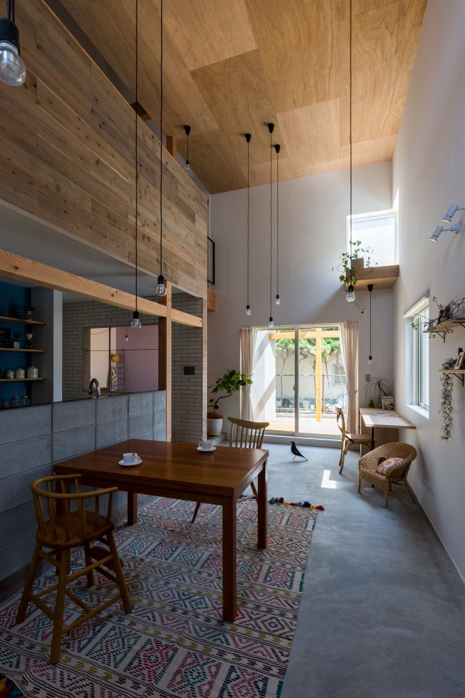 Uji House, ALTS DESIGN OFFICE ALTS DESIGN OFFICE Столовая комната в рустикальном стиле Дерево Эффект древесины