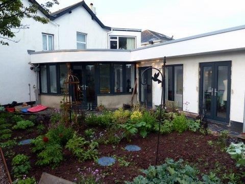 New curved extension homify Modern houses new extension,garden,garden room,bright,new garden,patio,dining,curved wall,white render,aluminium windows,french doors