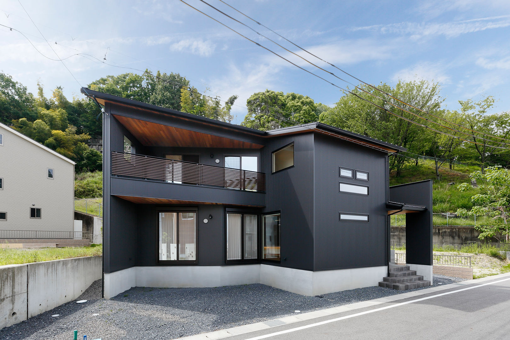 三角地に建つ木の薫る家, 株式会社アートハウス 株式会社アートハウス オリジナルな 壁&床 塗装