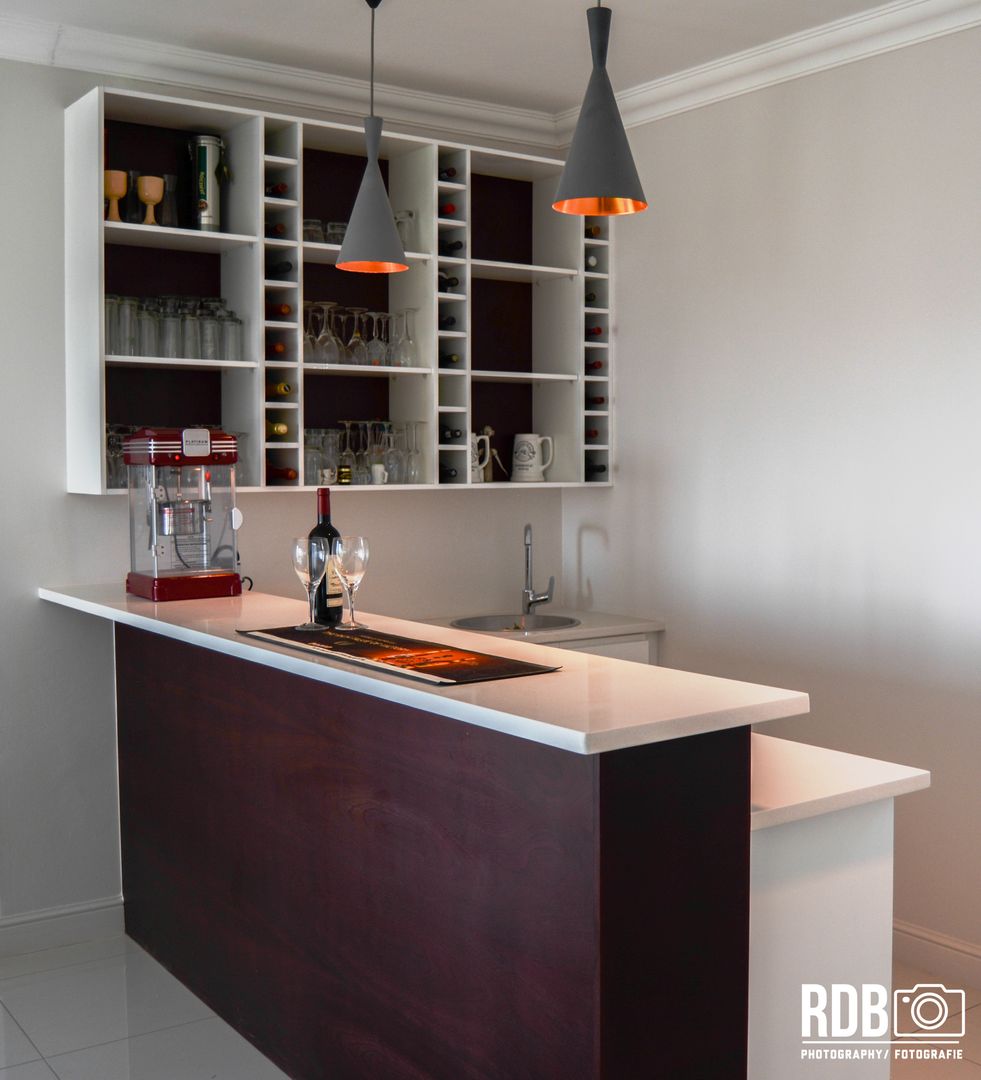 Mr & Mrs Du Plessis Project - The Hills Estate, Pretoria, Ergo Designer Kitchens & Cabinetry Ergo Designer Kitchens & Cabinetry Modern wine cellar Wood Multicolored