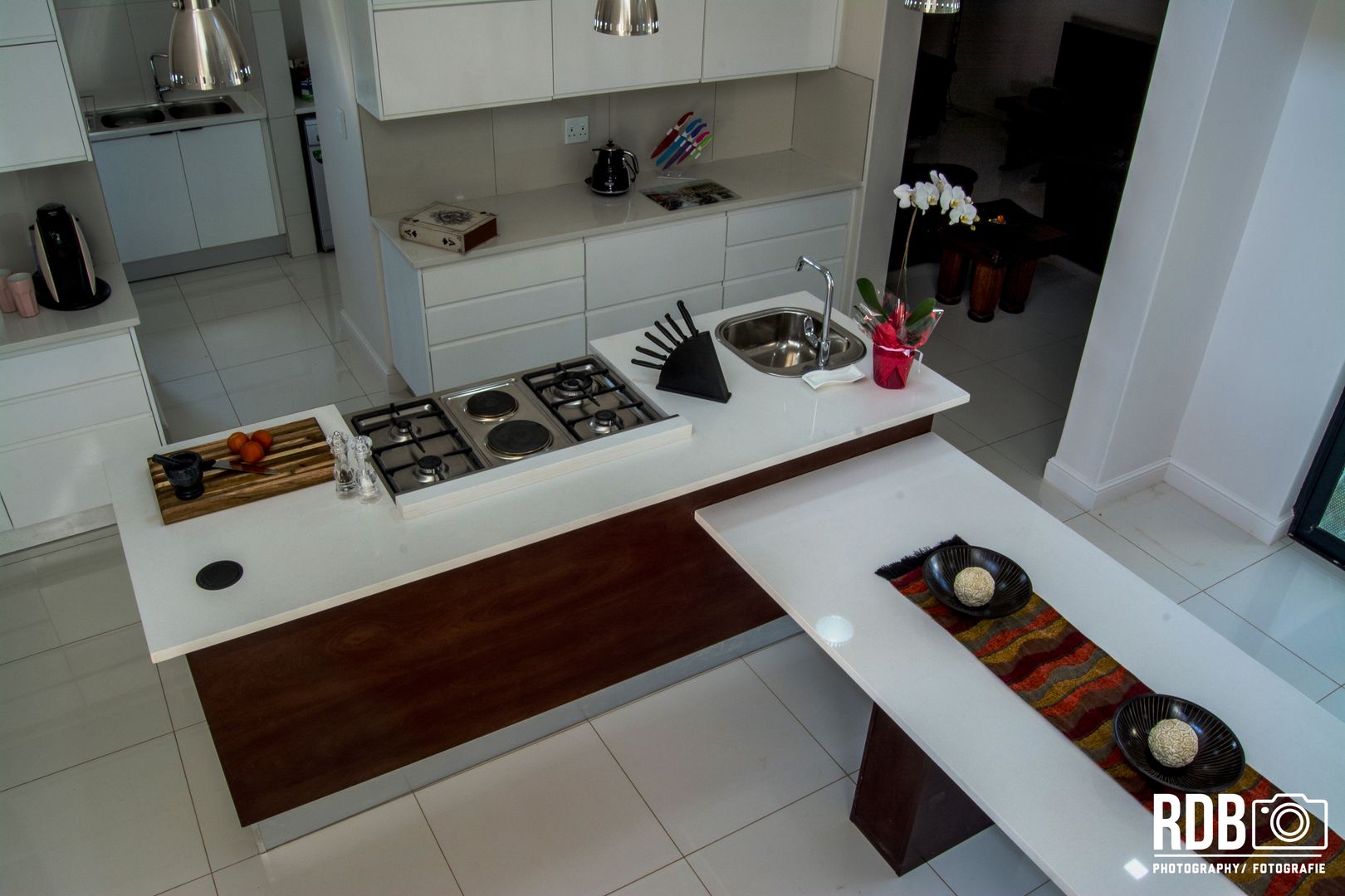 Mr & Mrs Du Plessis Project - The Hills Estate, Pretoria, Ergo Designer Kitchens & Cabinetry Ergo Designer Kitchens & Cabinetry Modern kitchen Wood Wood effect