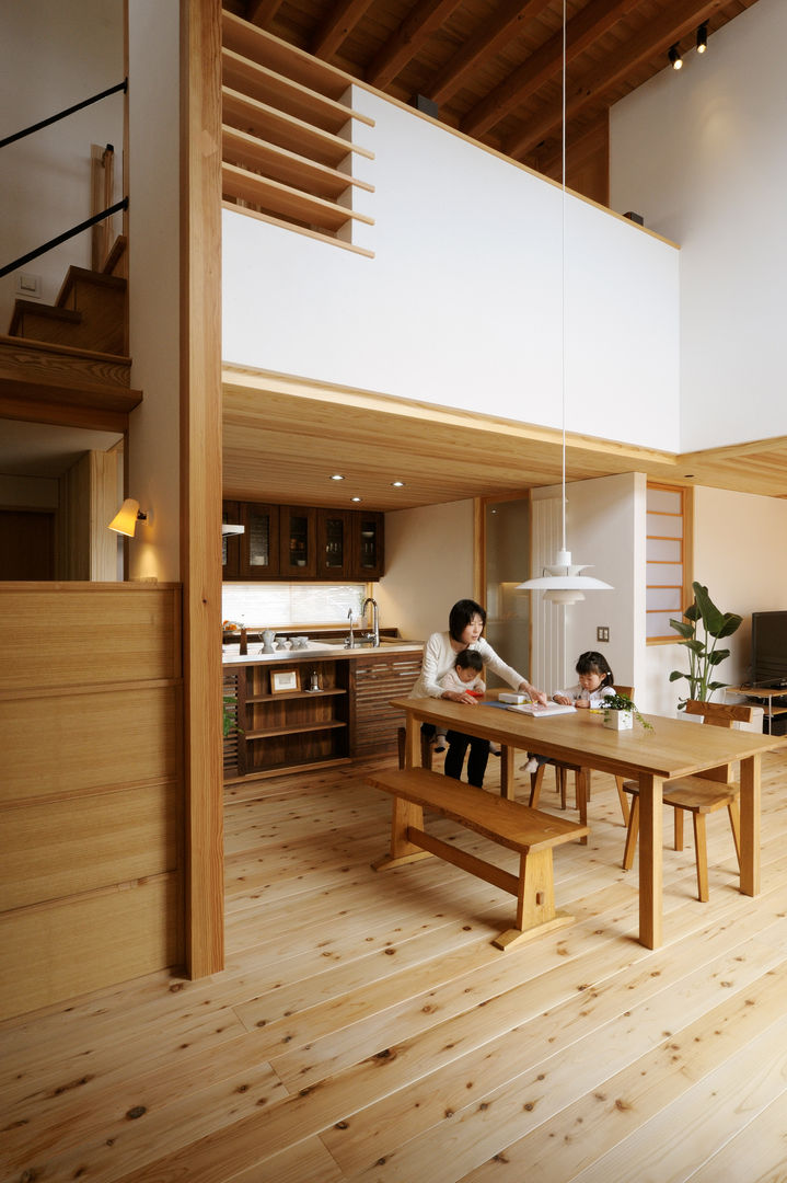 長野県長野市（中越の家）, 藤松建築設計室 藤松建築設計室 Scandinavian style dining room Tables