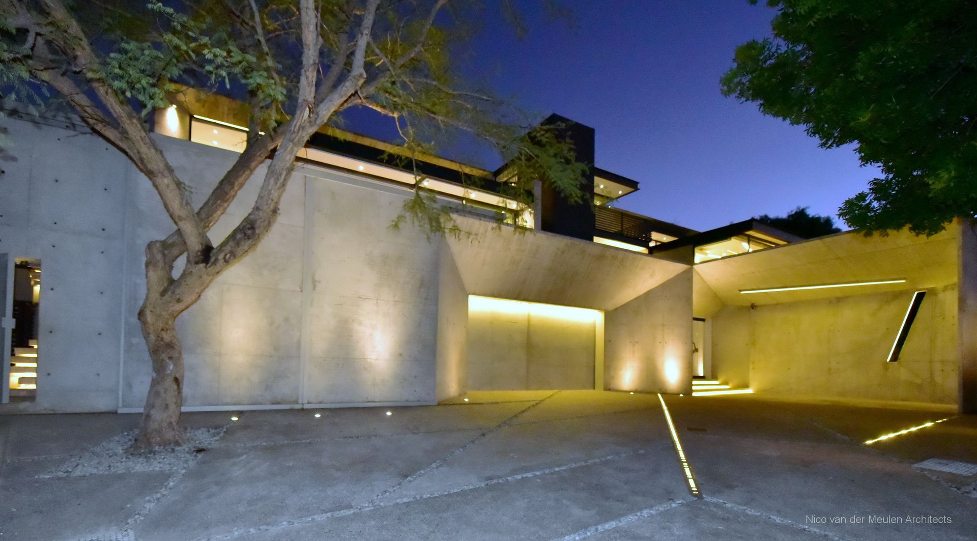 Concrete House Nico Van Der Meulen Architects Modern houses Concrete