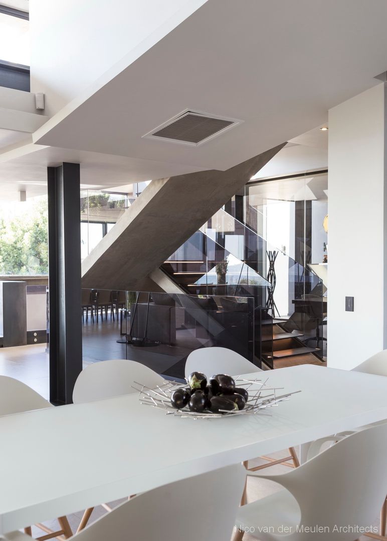 Concrete House , Nico Van Der Meulen Architects Nico Van Der Meulen Architects Modern corridor, hallway & stairs