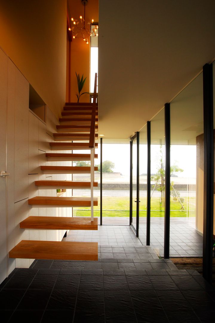 海の家, Y.Architectural Design Y.Architectural Design Modern corridor, hallway & stairs Wood Wood effect