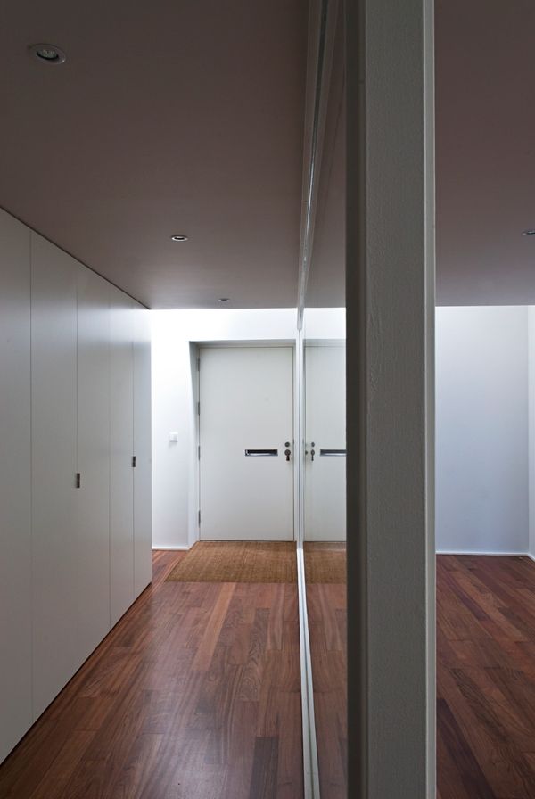 pa_house, rui ventura | [v2a+e] rui ventura | [v2a+e] Minimalist corridor, hallway & stairs