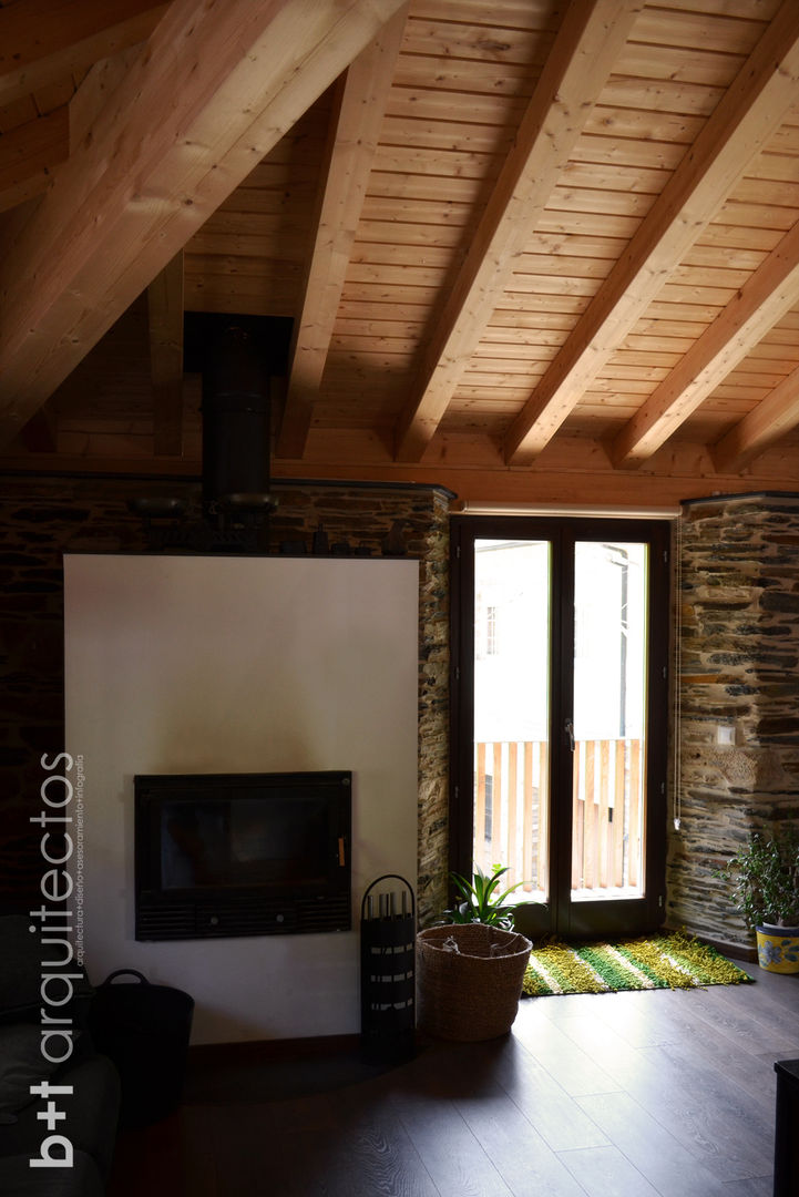 Rehabilitación de vivienda en Valdomir, b+t arquitectos b+t arquitectos Living room