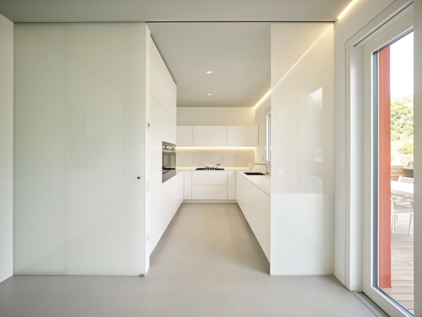 homify Minimalist kitchen