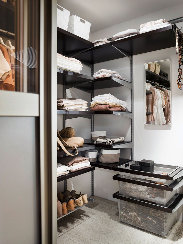 Begehbarer Kleiderschrank über Eck Elfa Deutschland GmbH Klassische Ankleidezimmer Ankleidezimmer,Einbauschrank,Kleiderschrank,Regalsystem,Eckschrank