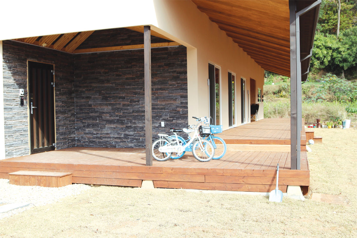 homify Balcones y terrazas de estilo asiático