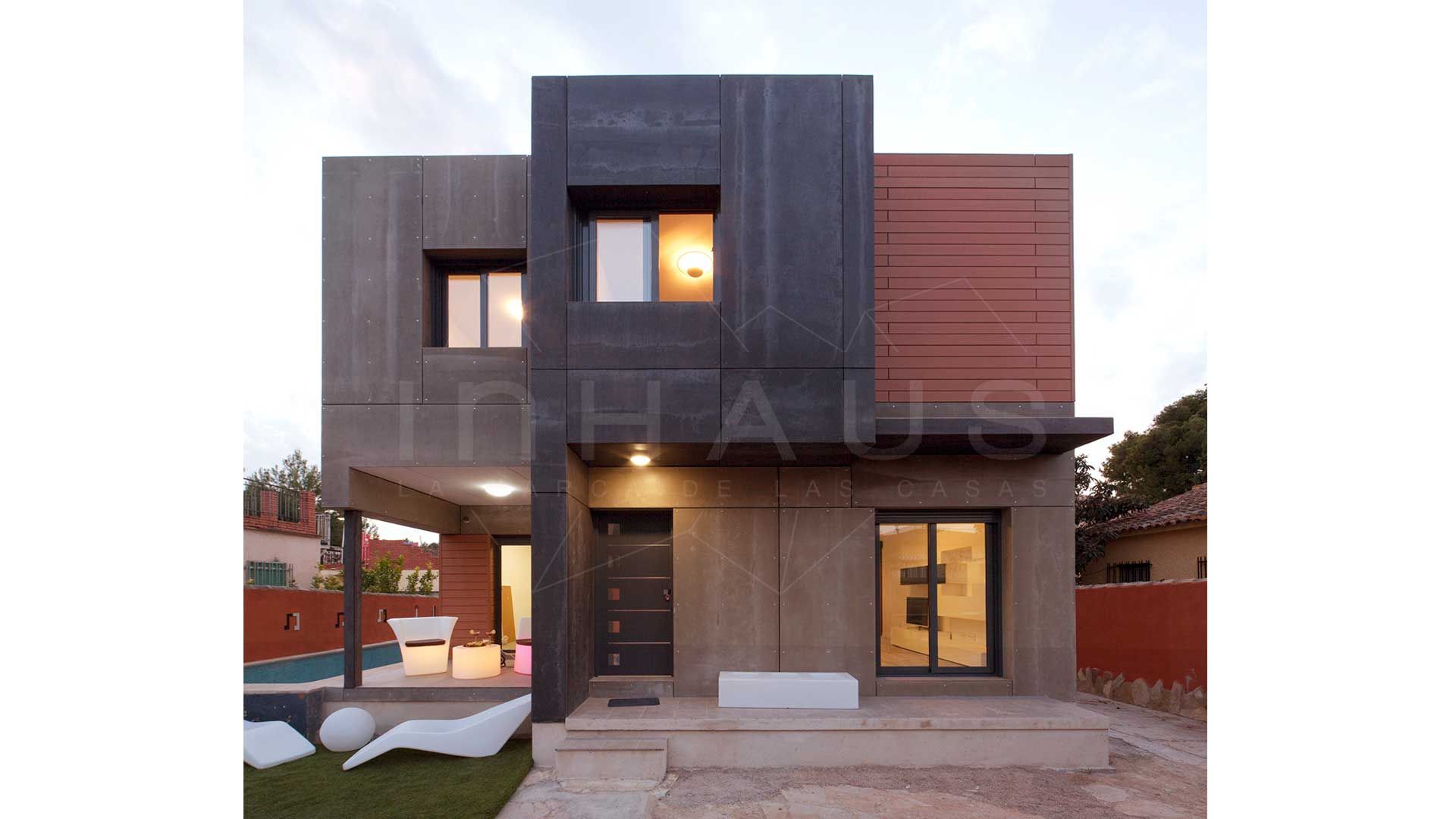 Fachada casa modular homify Balcones y terrazas de estilo minimalista Madera Acabado en madera