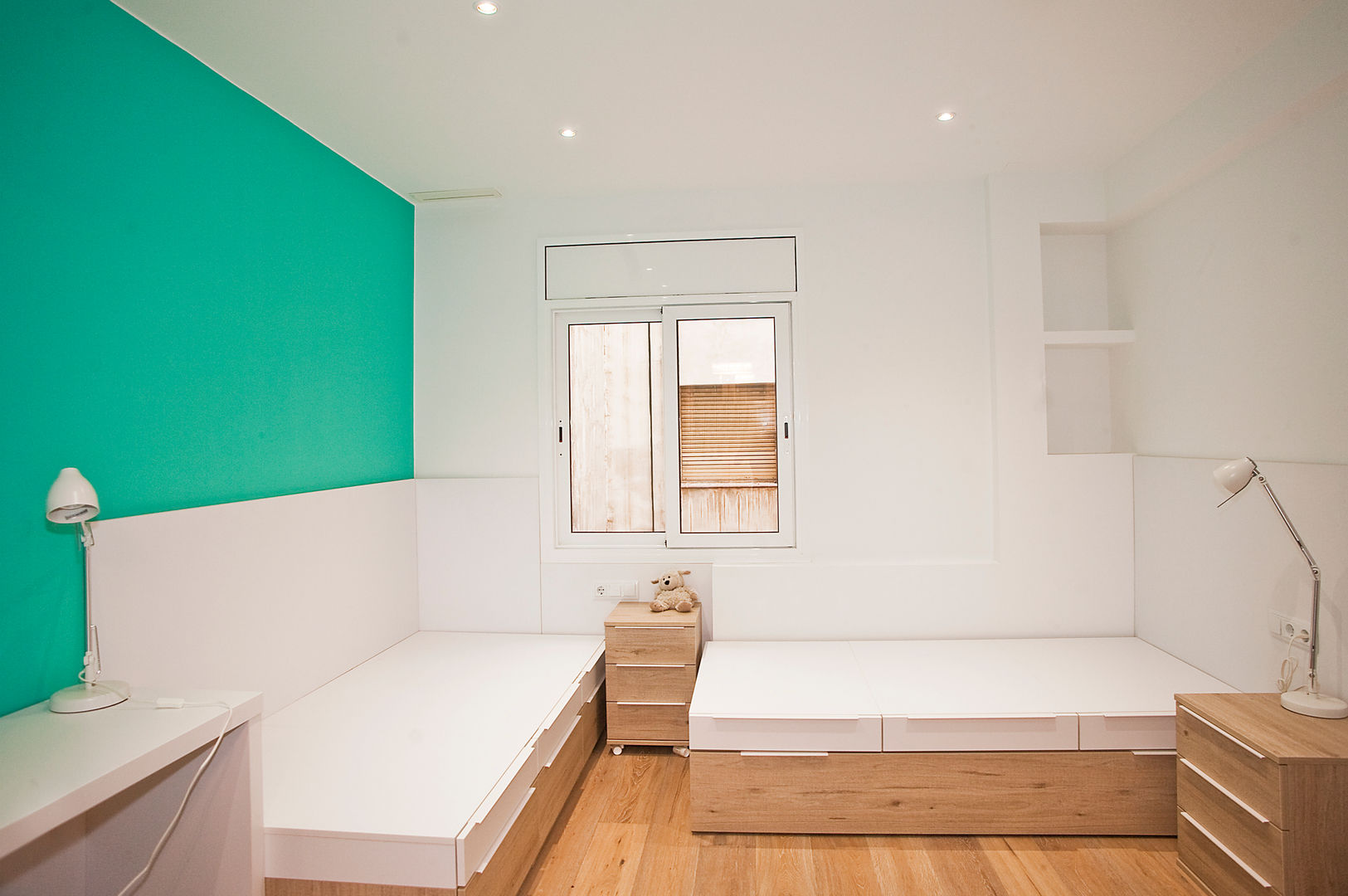Dormitorio infantil Grupo Inventia Habitaciones de estilo mediterráneo Ladrillos