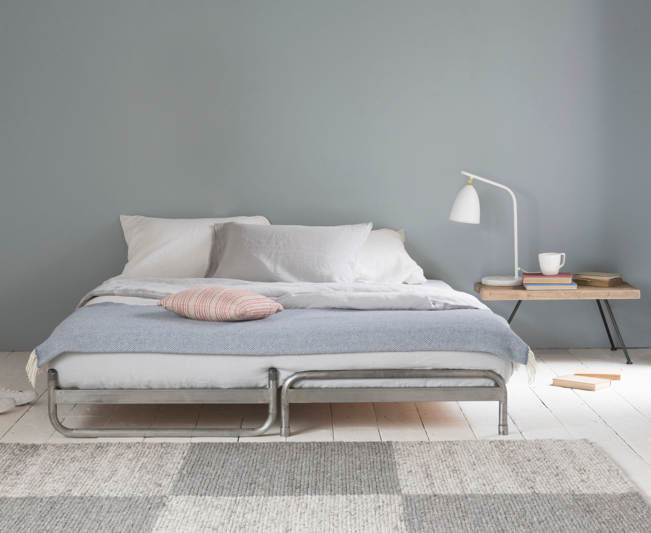 Digs daybed Loaf Bedroom میٹل bed,metal bed,linen mattress,comfy daybed,industrial bed,Beds & headboards