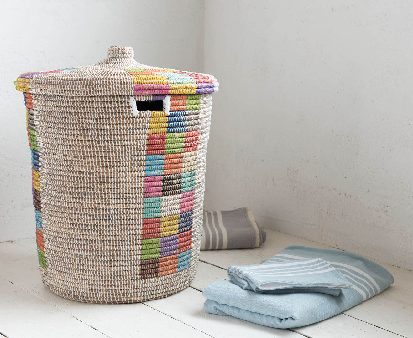 Disco laundry basket homify Country style bathroom woven basket,laundry basket,bathroom,colourful basket,Storage