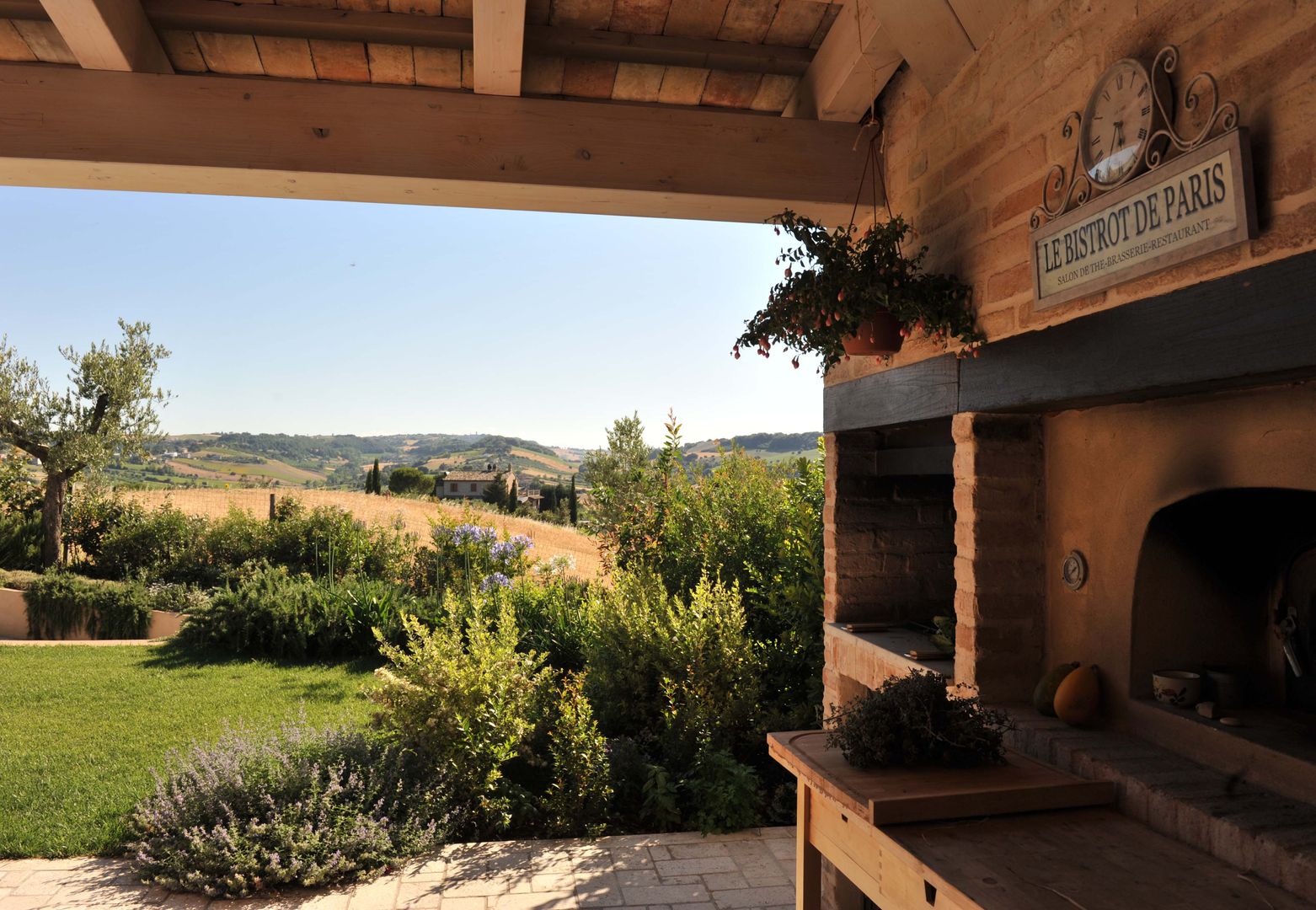 CUCINARE ALL'APERTO, Studio Architettura del Paesaggio Giardini Giordani di Luigina Giordani Studio Architettura del Paesaggio Giardini Giordani di Luigina Giordani حديقة طوب مواقد وشوايات