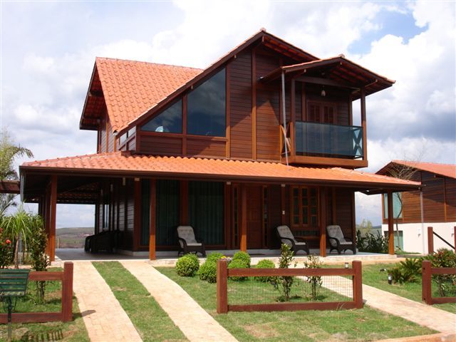 homify Casas rurales Madera maciza Multicolor