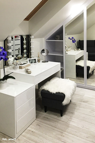 homify Modern Dressing Room