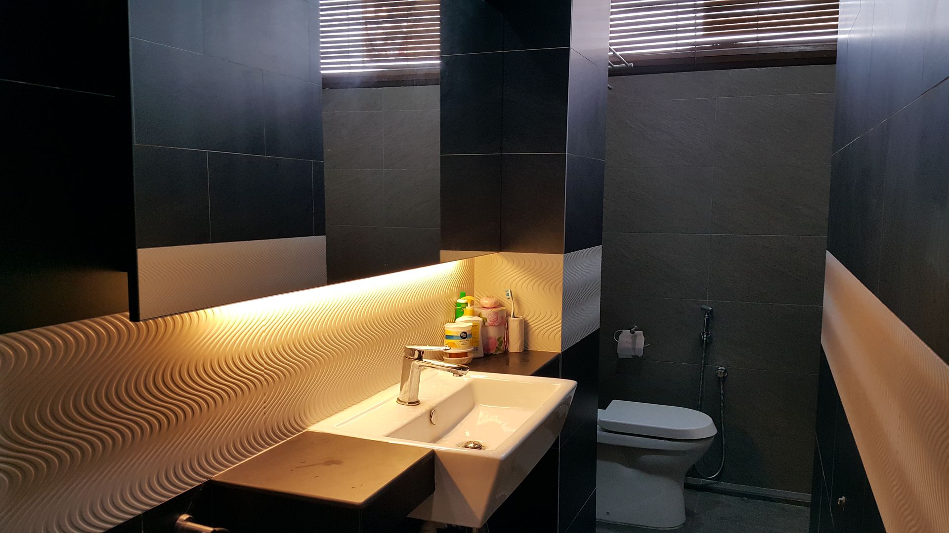 Soho Alecc Interior Design Modern bathroom