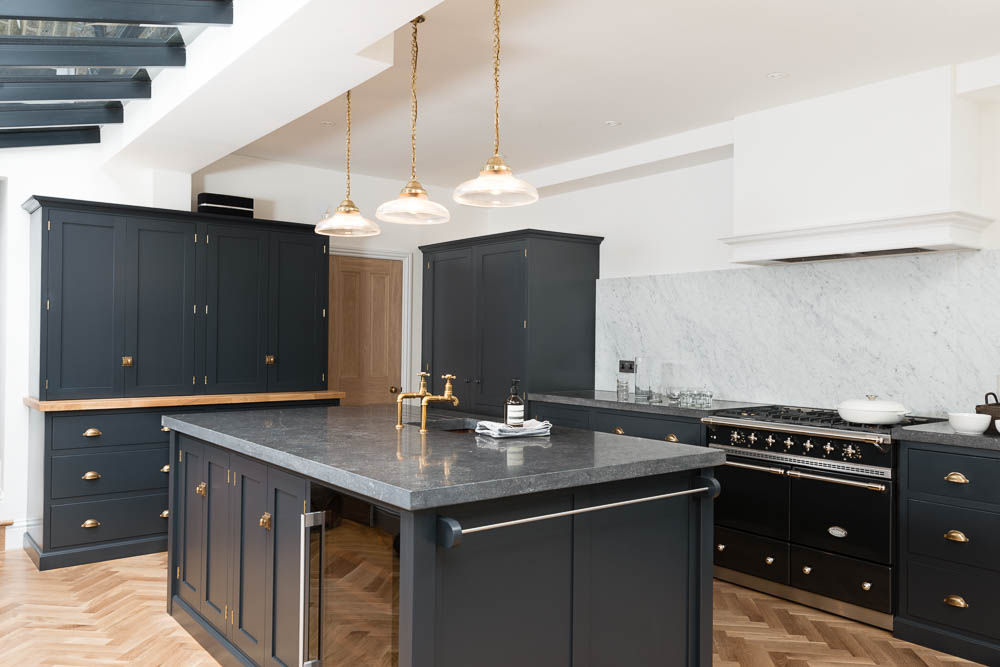 The Victoria Road NW6 Kitchen by deVOL deVOL Kitchens ห้องครัว ไม้ Wood effect