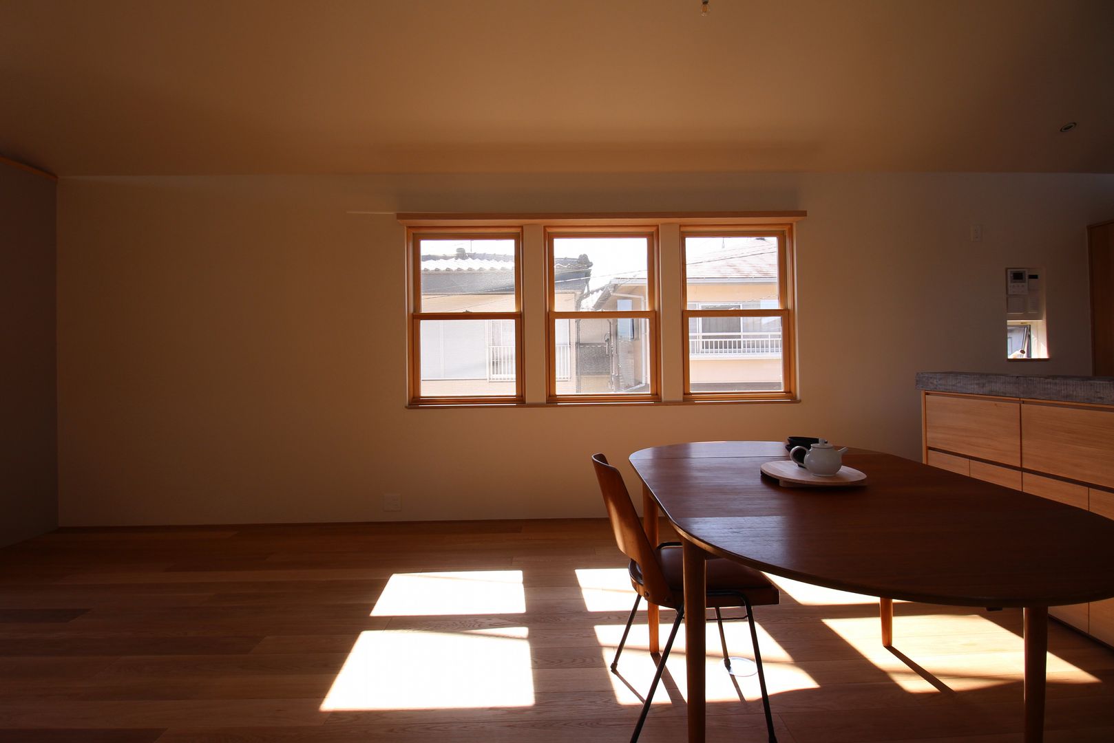 House in Uenokurumazaka, Mimasis Design／ミメイシス デザイン Mimasis Design／ミメイシス デザイン Puertas y ventanas eclécticas Madera Acabado en madera