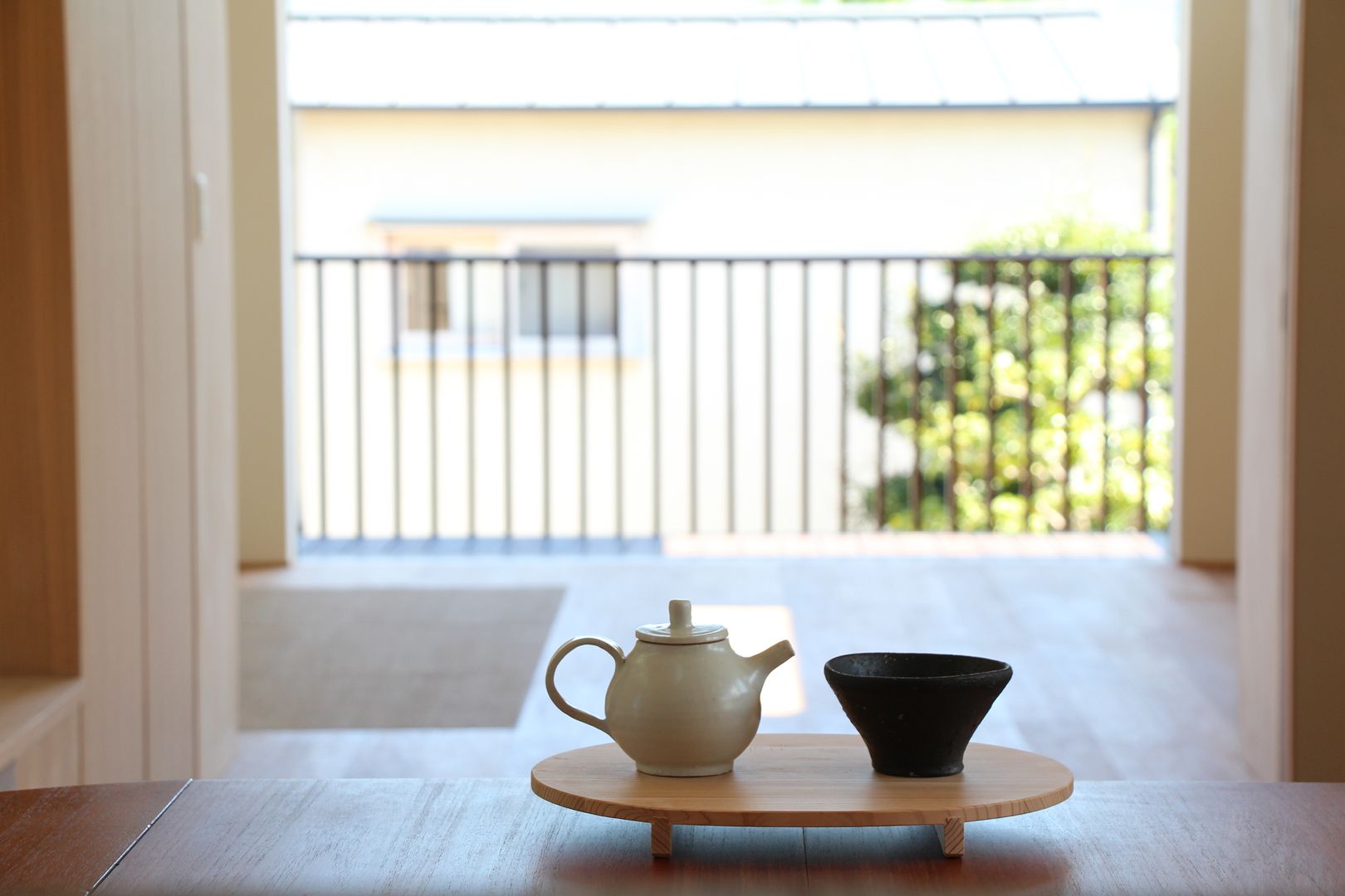 House in Uenokurumazaka, Mimasis Design／ミメイシス デザイン Mimasis Design／ミメイシス デザイン Eclectic style balcony, veranda & terrace Wood Wood effect